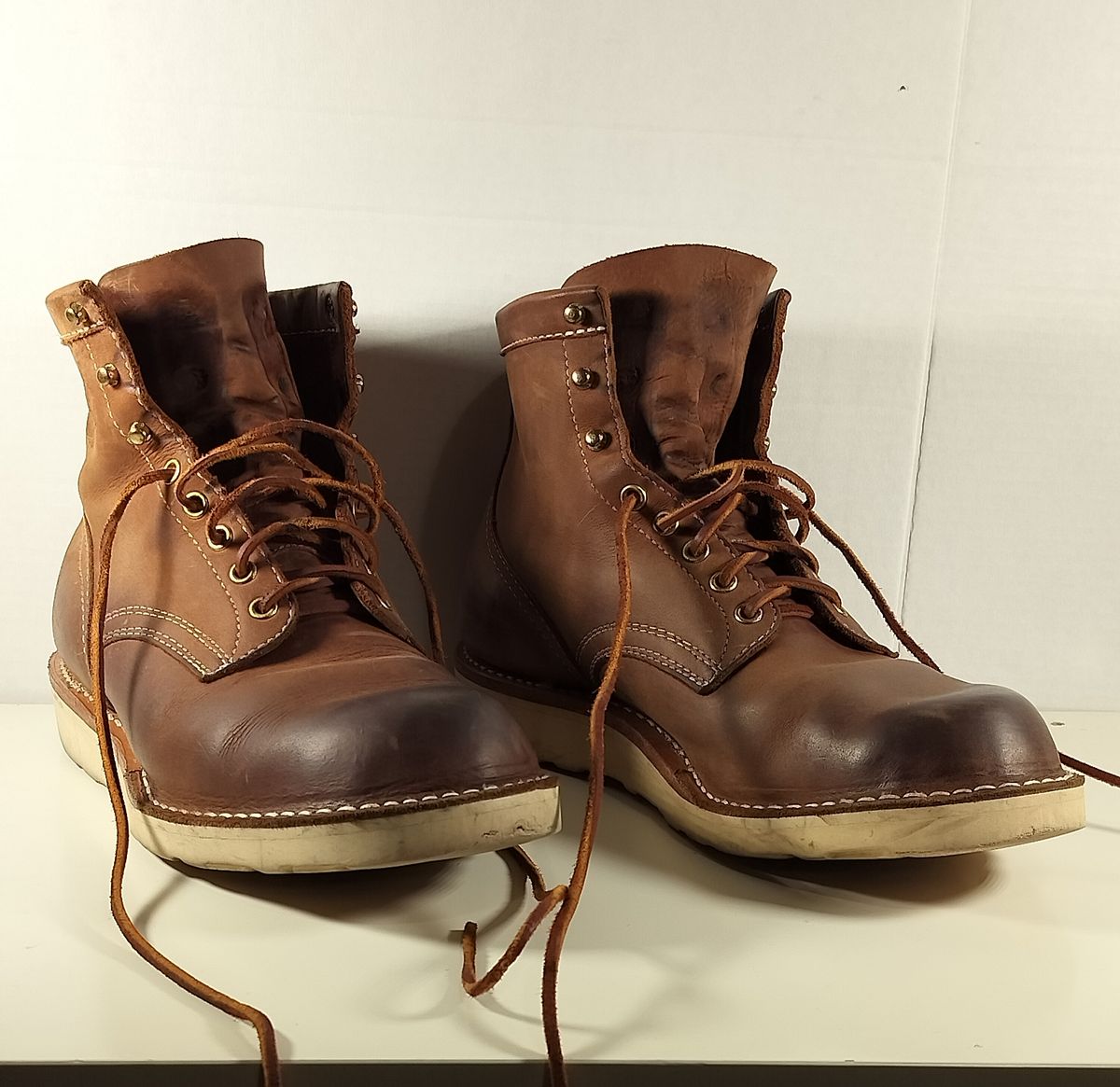 Photo by a1moyer on January 27, 2025 of the White's Foreman in Seidel Distressed Smooth.