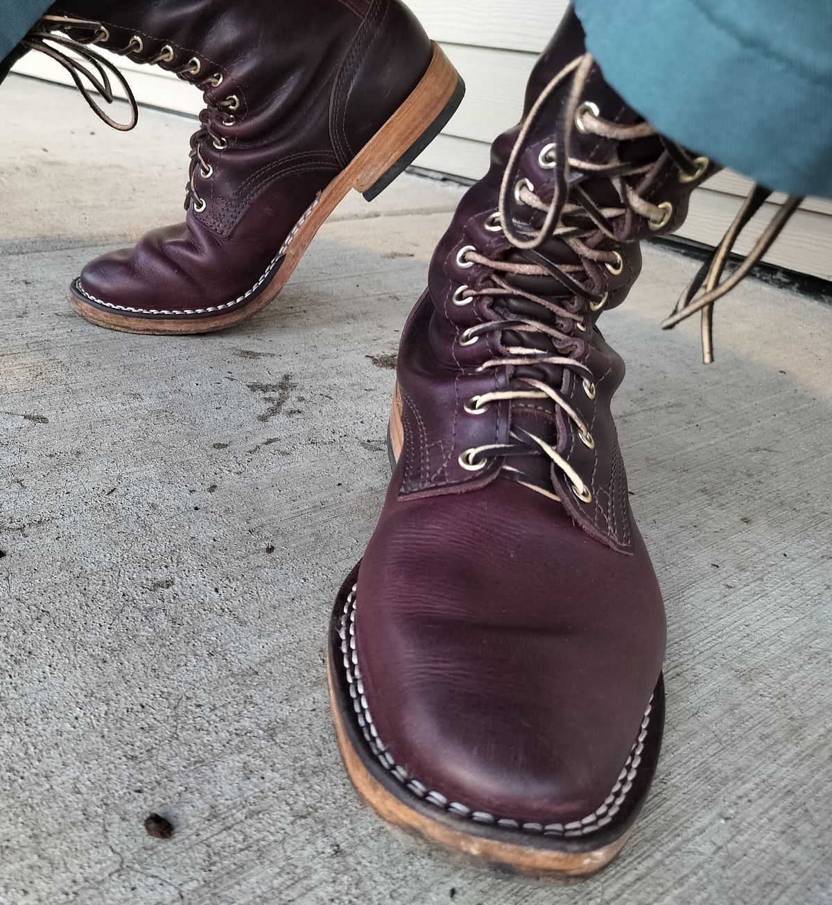 Photo by a1moyer on December 30, 2024 of the Nicks Nicks / X Parkhurst V3 in Horween Color 8 Cypress.
