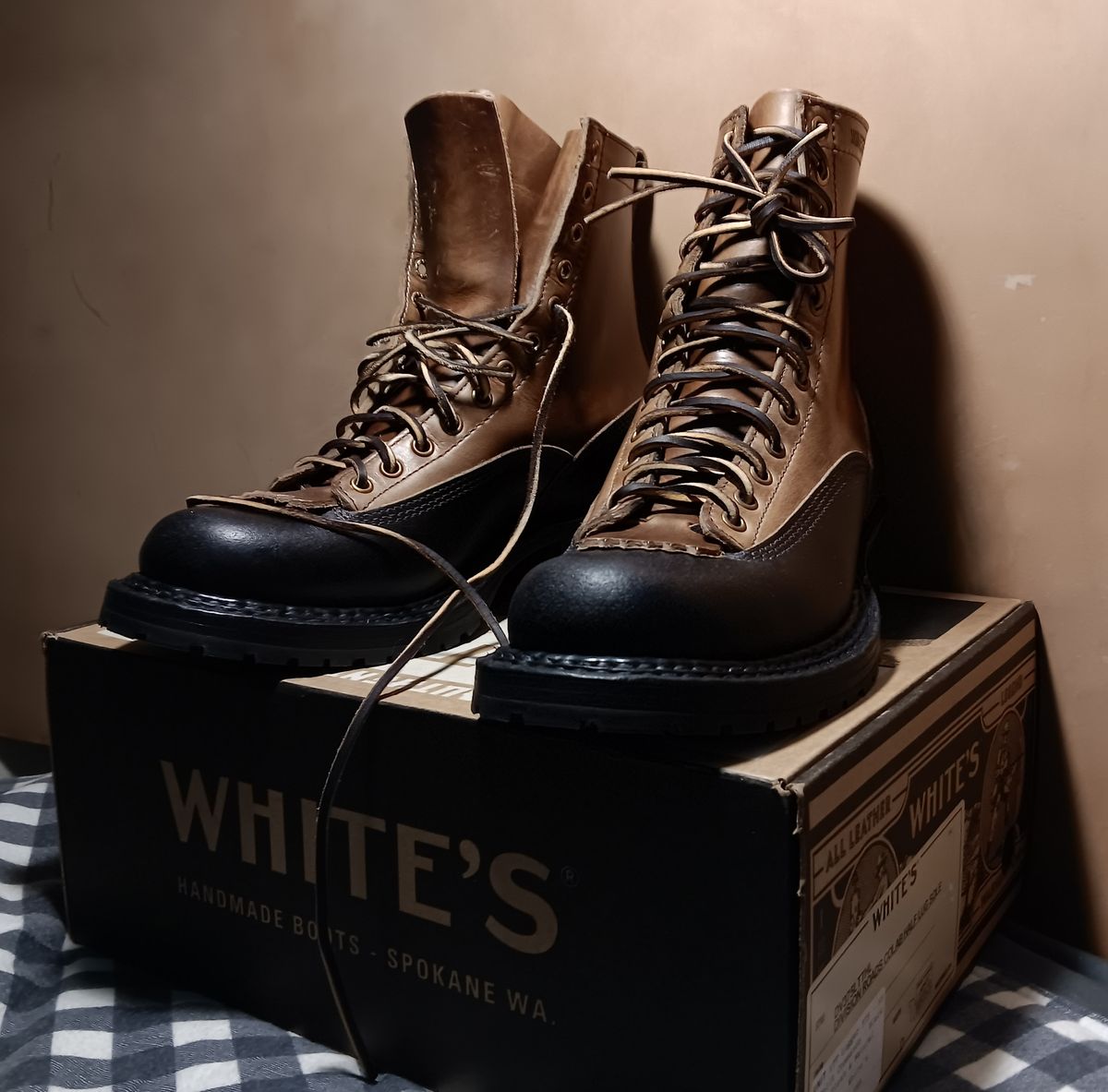 Photo by a1moyer on September 23, 2023 of the White's x Division Road LTT Logger 375 in Horween Black Waxed Flesh & Horween Natural Chromexcel.