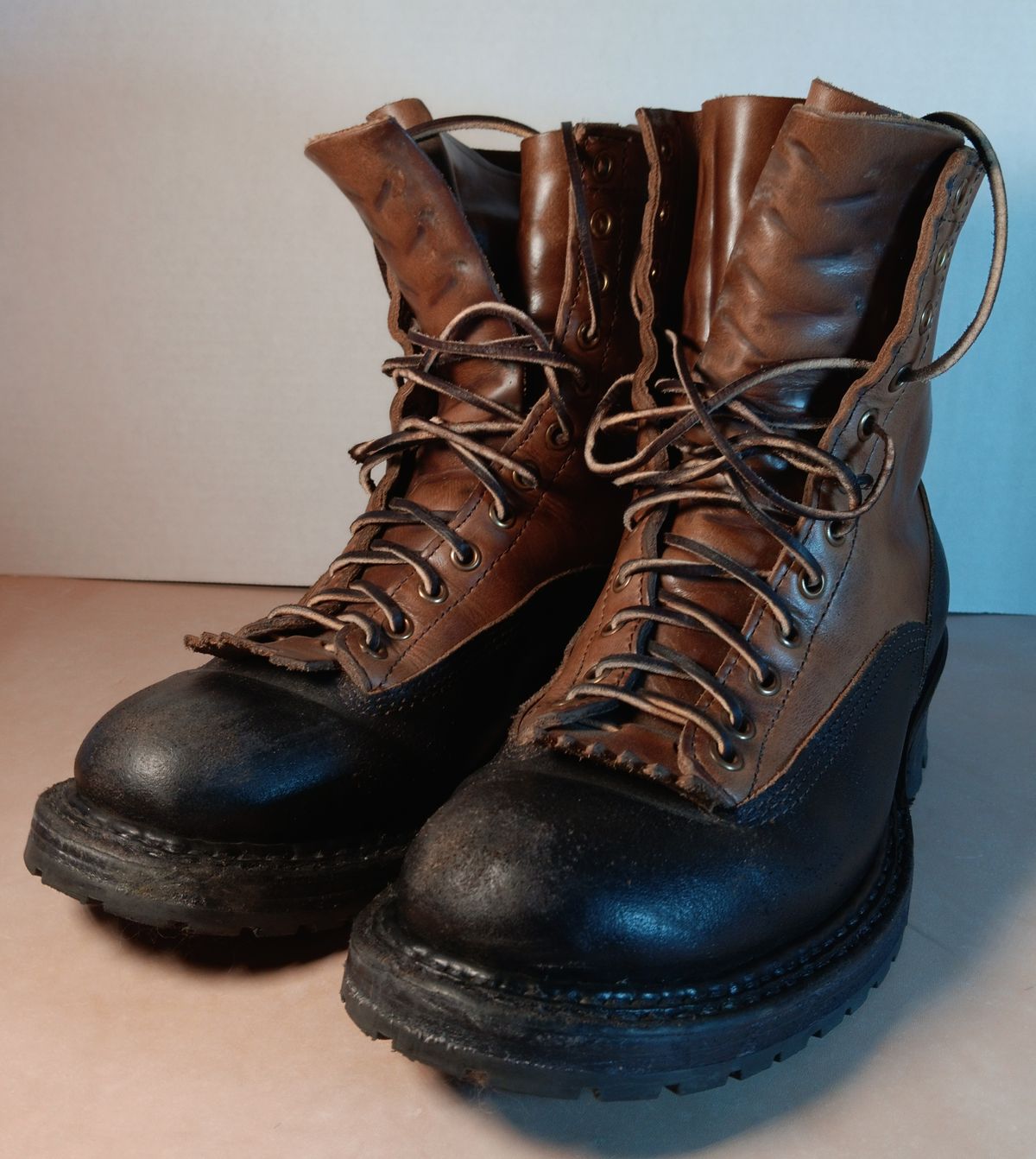 Photo by a1moyer on October 9, 2023 of the White's x Division Road LTT Logger 375 in Horween Black Waxed Flesh & Horween Natural Chromexcel.