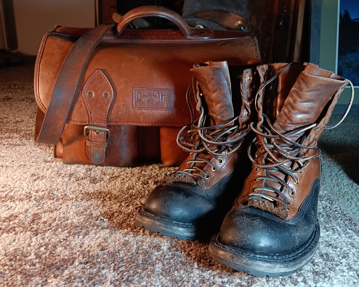 Photo by a1moyer on November 19, 2023 of the White's x Division Road LTT Logger 375 in Horween Black Waxed Flesh & Horween Natural Chromexcel.