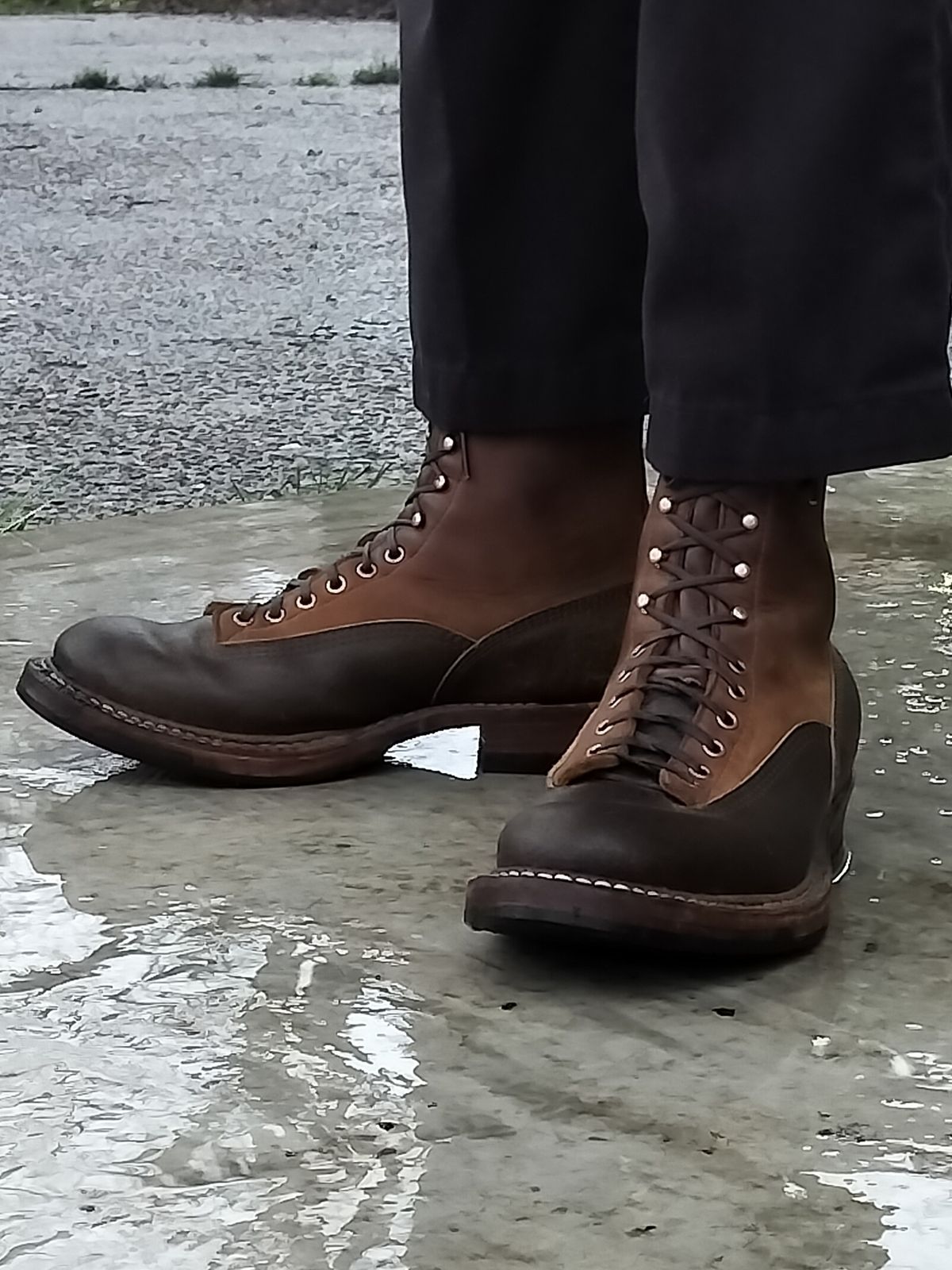 Photo by a1moyer on January 6, 2025 of the White's 375 LTT Construction Boot in Seidel Distressed Smooth & Horween Olive Waxed Flesh.