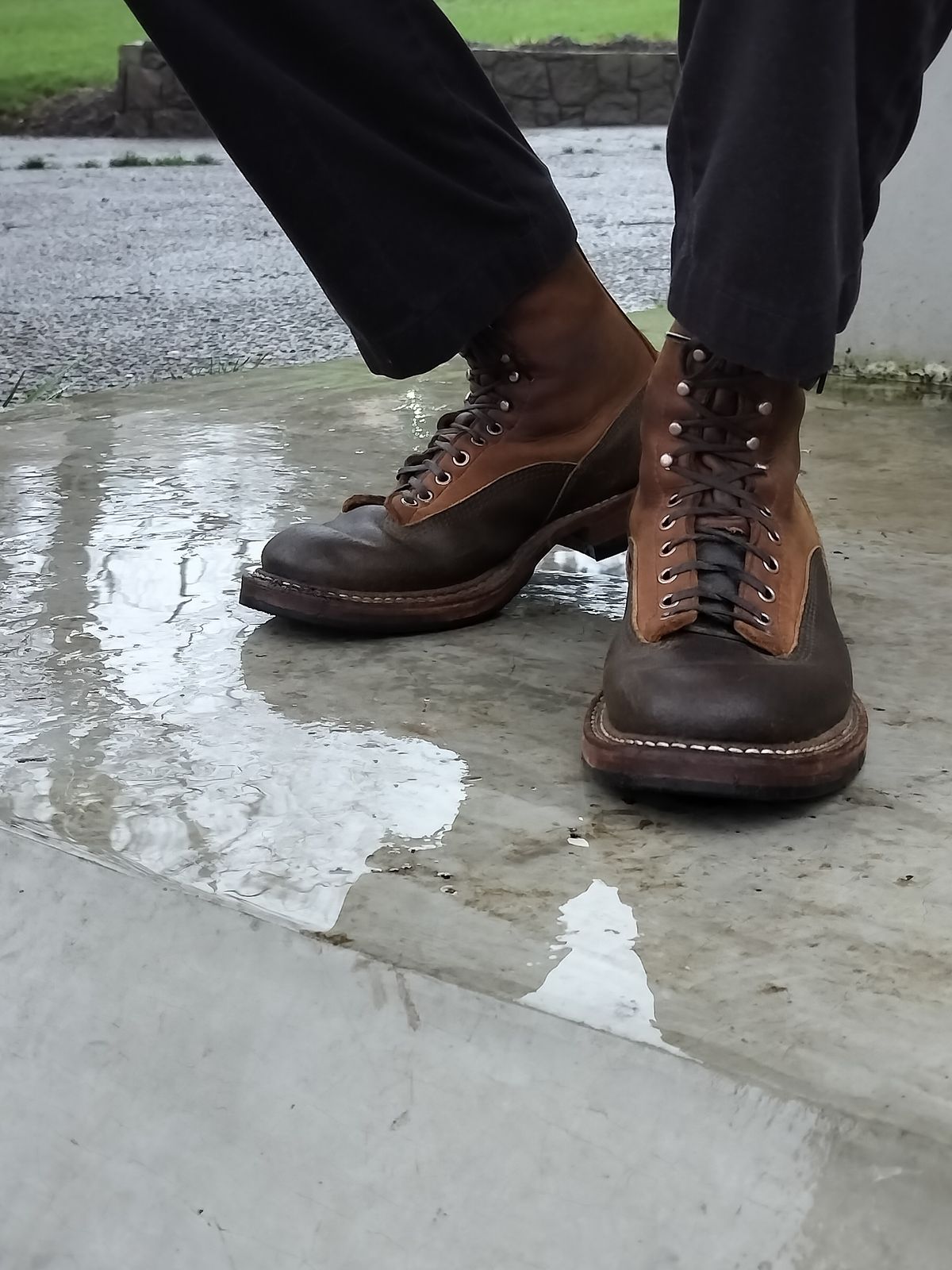 Photo by a1moyer on January 6, 2025 of the White's 375 LTT Construction Boot in Seidel Distressed Smooth & Horween Olive Waxed Flesh.