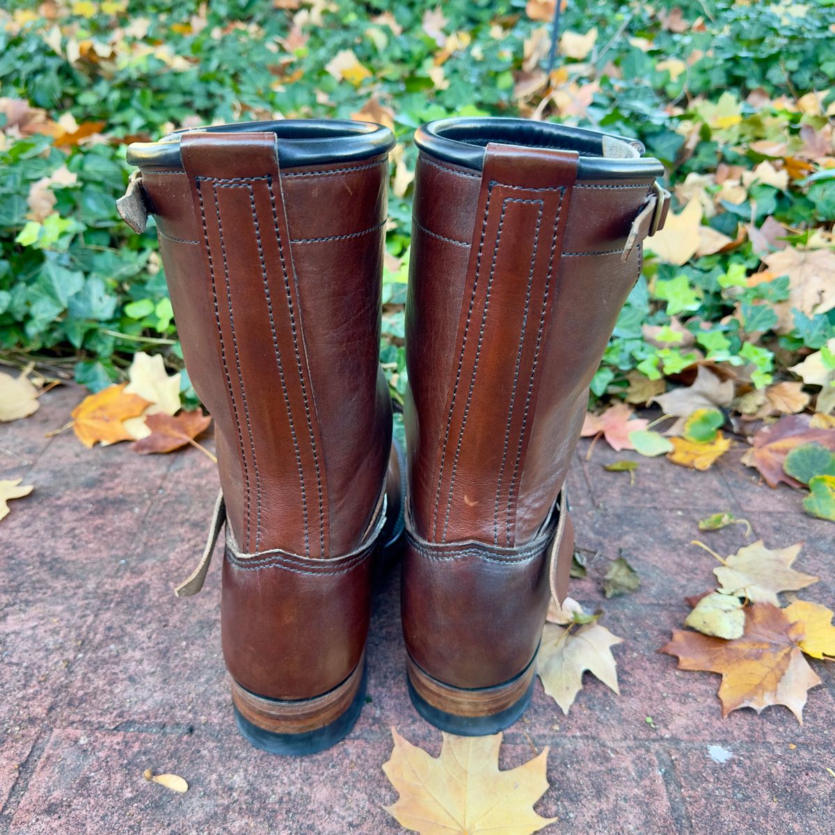 Photo by rawtofaded on November 5, 2025 of the Kreosote PaRLOR SkAR in Wickett & Craig Russet Harness with Kustom Color Treatment.