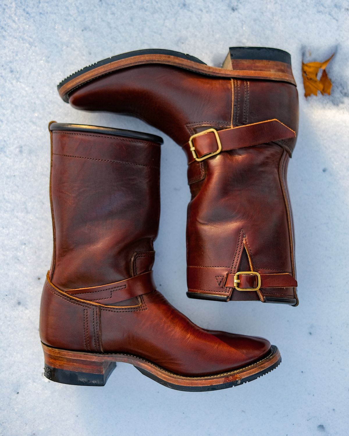 Photo by rawtofaded on February 2, 2026 of the Kreosote PaRLOR SkAR in Wickett & Craig Russet Harness with Kustom Color Treatment.