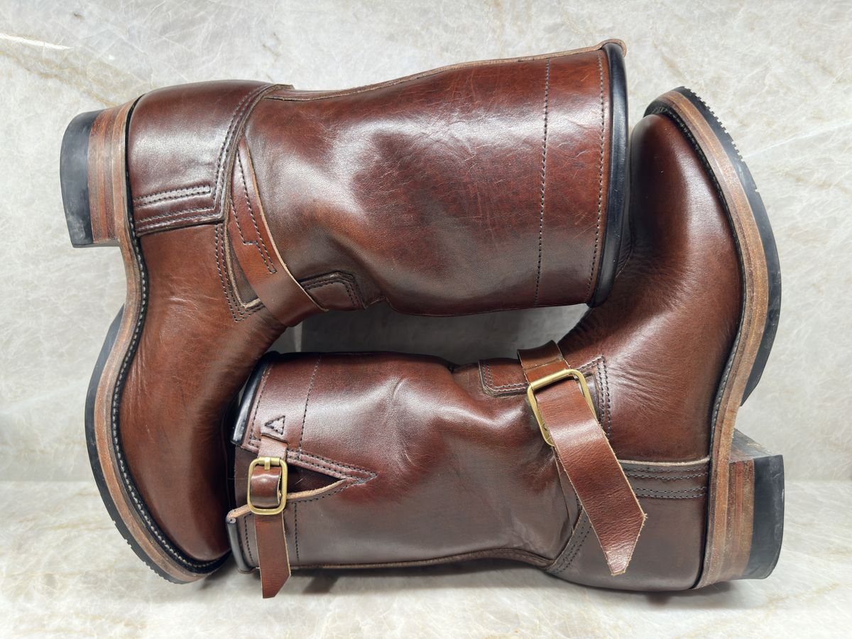 Photo by rawtofaded on March 6, 2026 of the Kreosote PaRLOR SkAR in Wickett & Craig Russet Harness with Kustom Color Treatment.