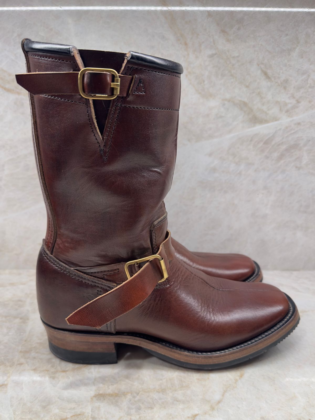 Photo by rawtofaded on March 6, 2026 of the Kreosote PaRLOR SkAR in Wickett & Craig Russet Harness with Kustom Color Treatment.