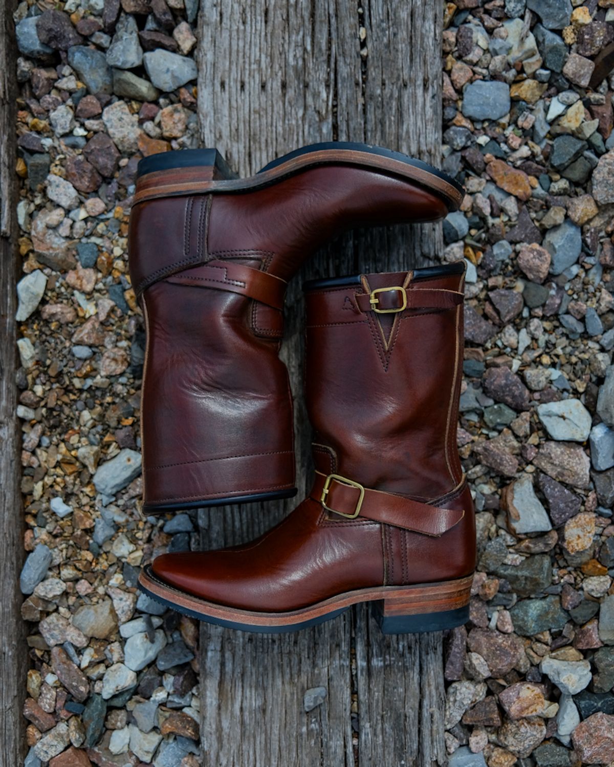 Photo by rawtofaded on April 3, 2026 of the Kreosote PaRLOR SkAR in Wickett & Craig Russet Harness with Kustom Color Treatment.