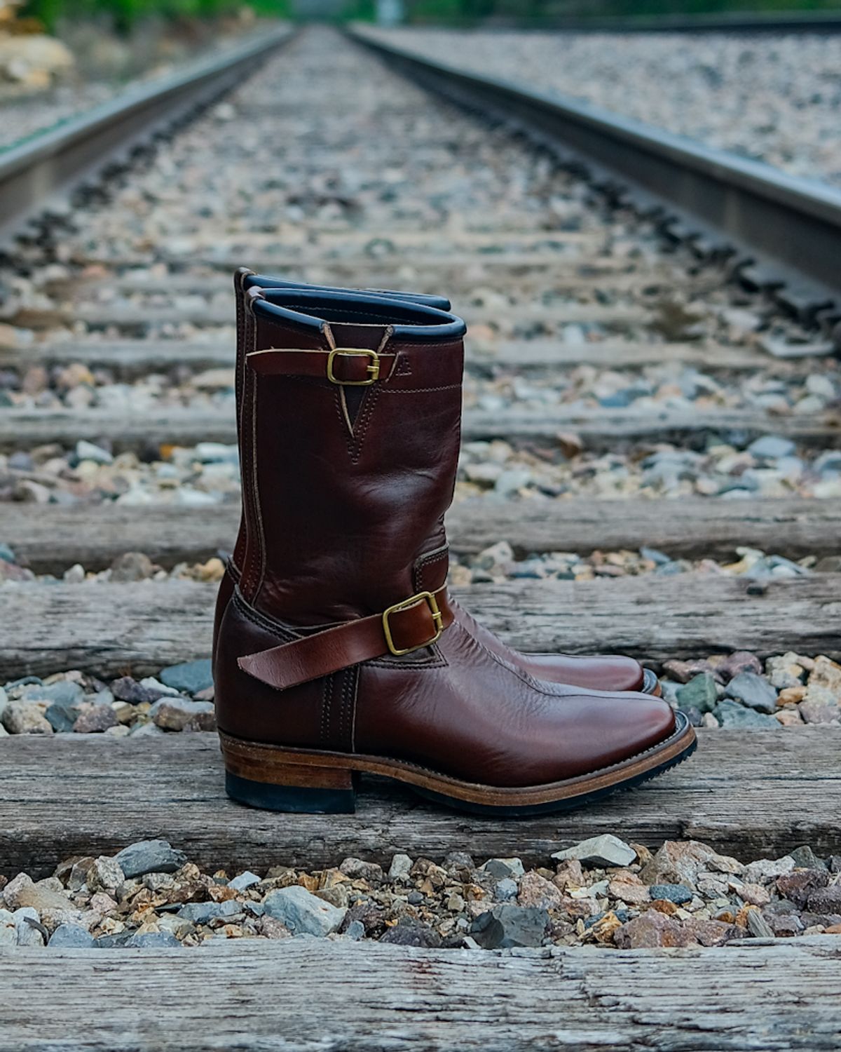 Photo by rawtofaded on April 3, 2026 of the Kreosote PaRLOR SkAR in Wickett & Craig Russet Harness with Kustom Color Treatment.