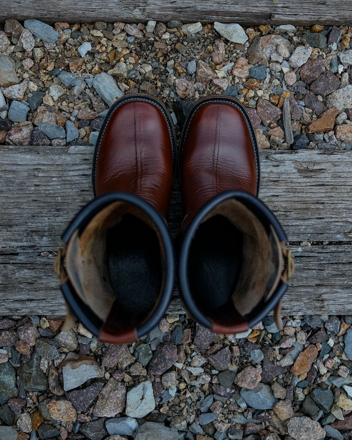 Photo by rawtofaded on April 3, 2026 of the Kreosote PaRLOR SkAR in Wickett & Craig Russet Harness with Kustom Color Treatment.