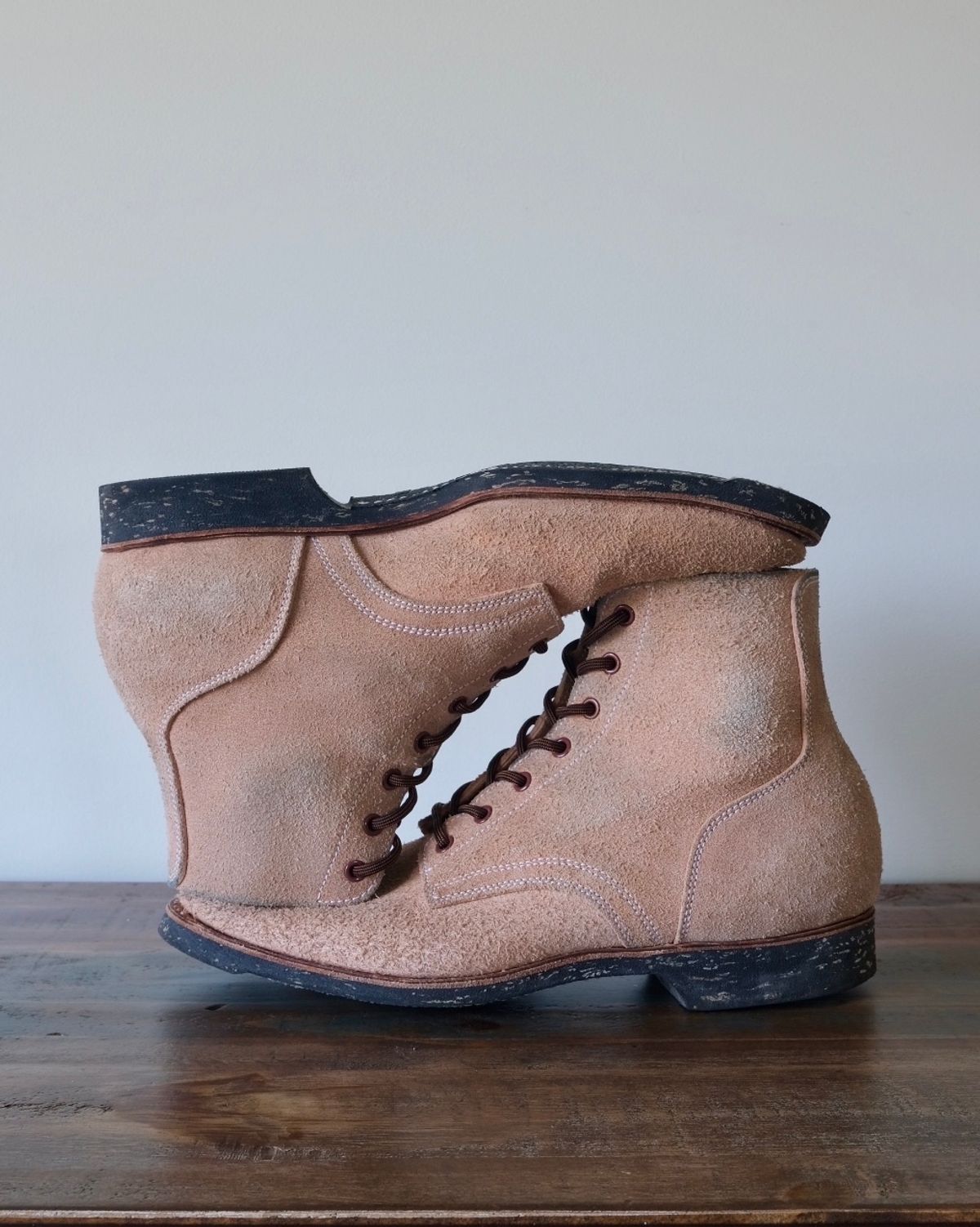 Photo by rawtofaded on November 1, 2022 of the Clinch Yeager Boots in Wickett & Craig Natural Latigo Roughout.