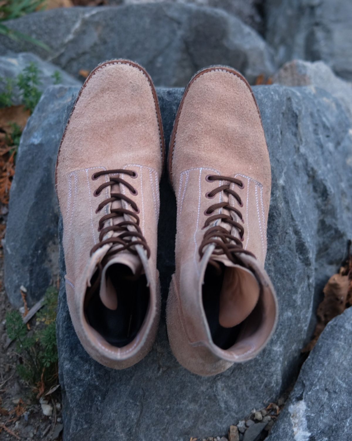 Photo by rawtofaded on November 1, 2022 of the Clinch Yeager Boots in Wickett & Craig Natural Latigo Roughout.