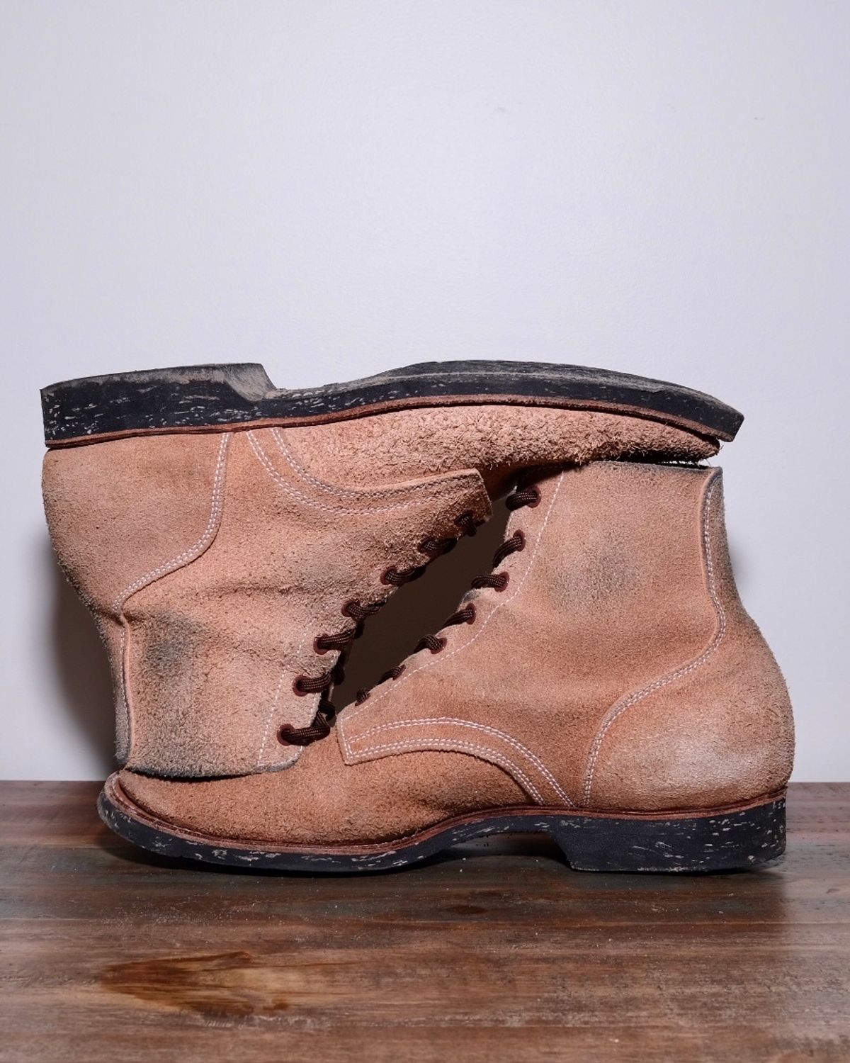 Photo by rawtofaded on January 1, 2023 of the Clinch Yeager Boots in Wickett & Craig Natural Latigo Roughout.