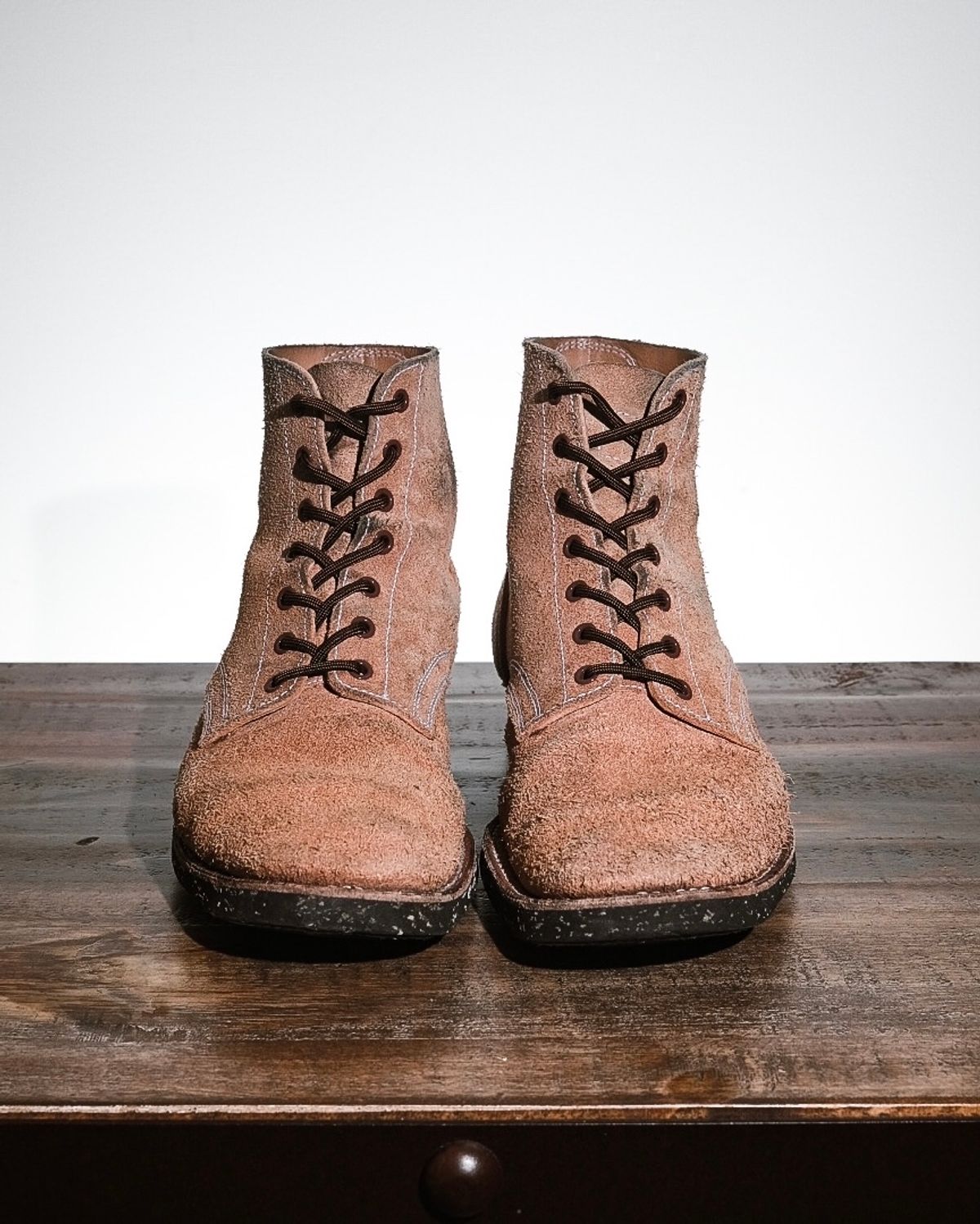 Photo by rawtofaded on February 4, 2023 of the Clinch Yeager Boots in Wickett & Craig Natural Latigo Roughout.