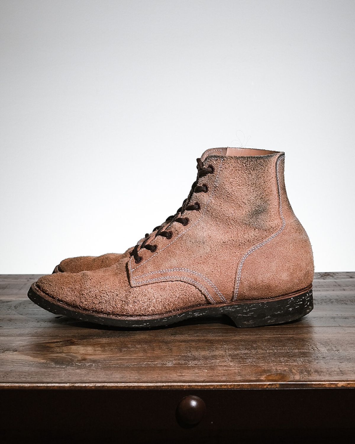 Photo by rawtofaded on February 4, 2023 of the Clinch Yeager Boots in Wickett & Craig Natural Latigo Roughout.