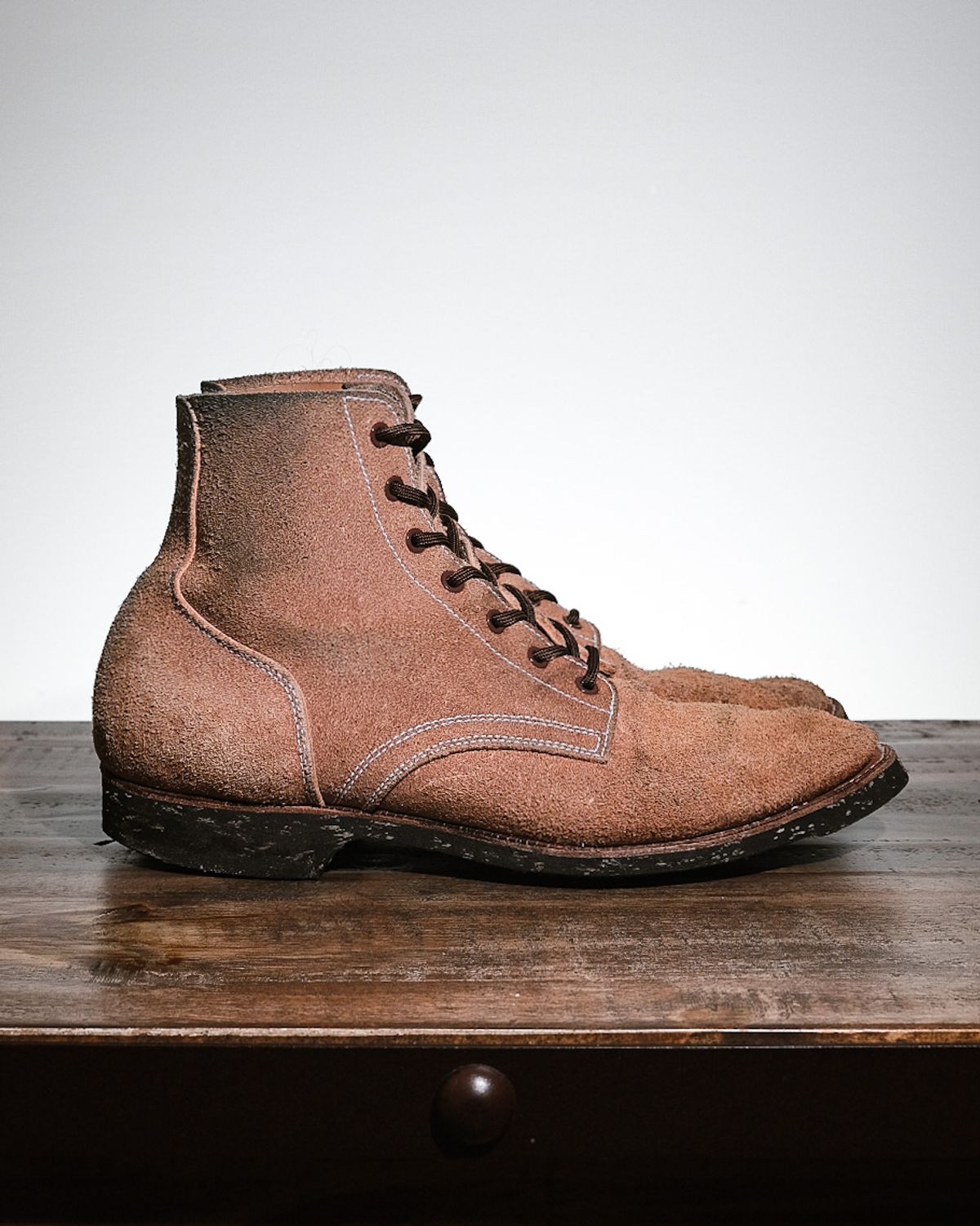 Photo by rawtofaded on February 4, 2023 of the Clinch Yeager Boots in Wickett & Craig Natural Latigo Roughout.