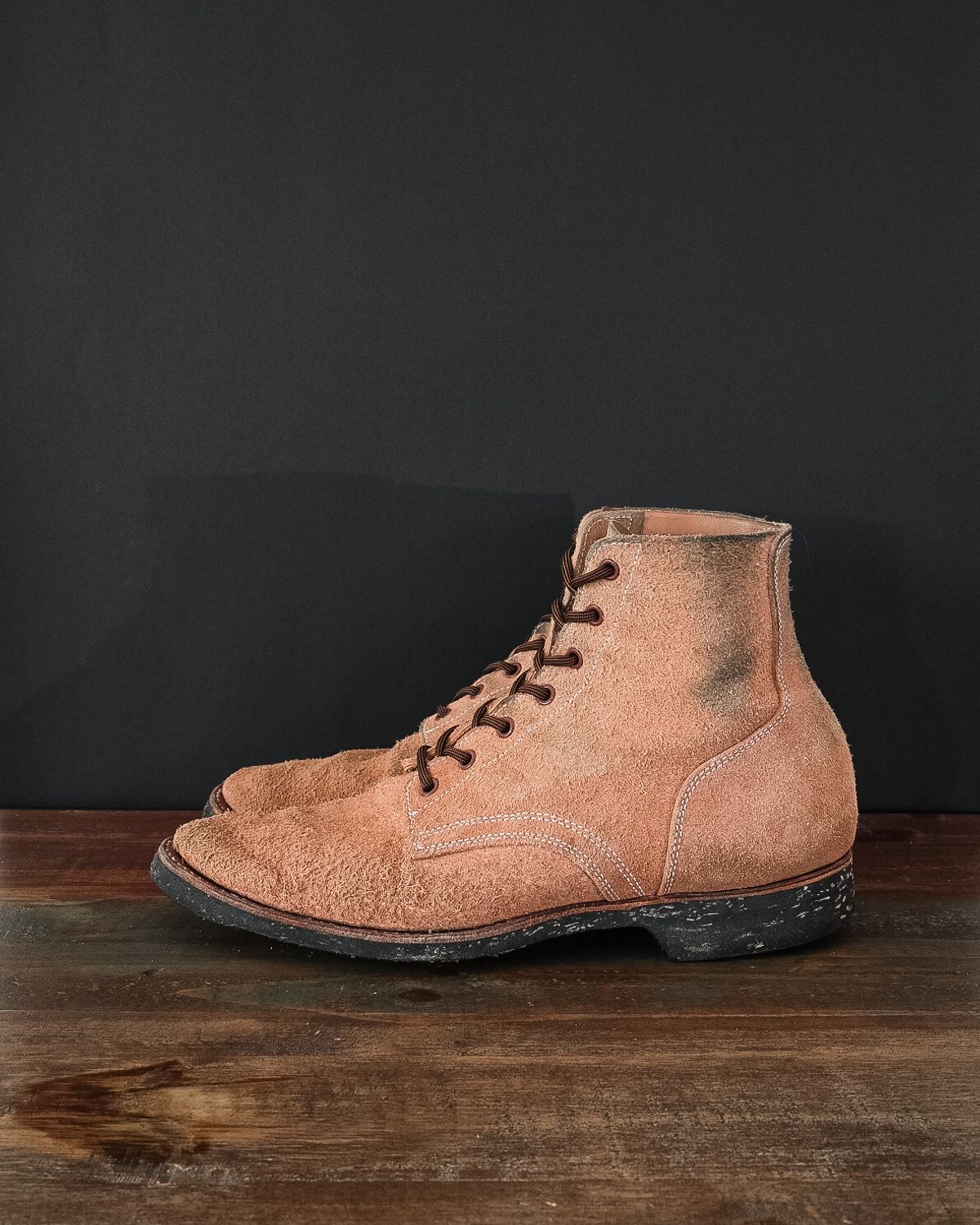 Photo by rawtofaded on March 1, 2023 of the Clinch Yeager Boots in Wickett & Craig Natural Latigo Roughout.