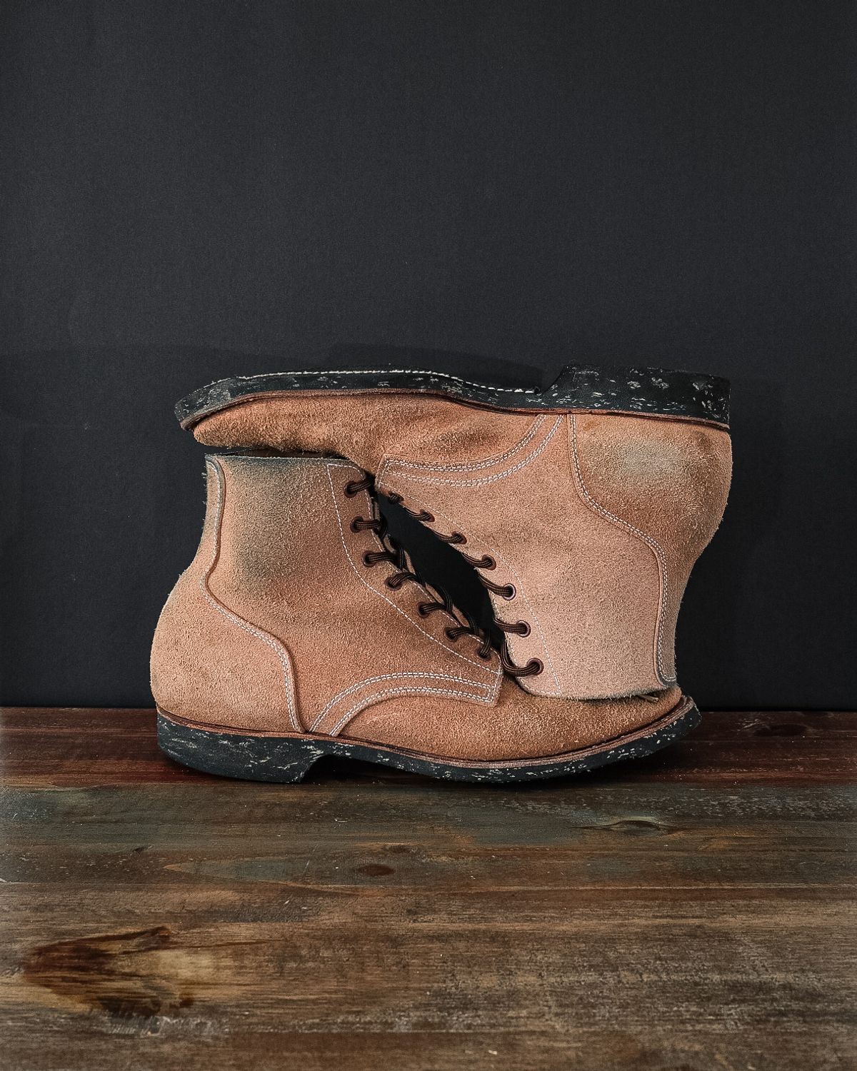 Photo by rawtofaded on March 1, 2023 of the Clinch Yeager Boots in Wickett & Craig Natural Latigo Roughout.