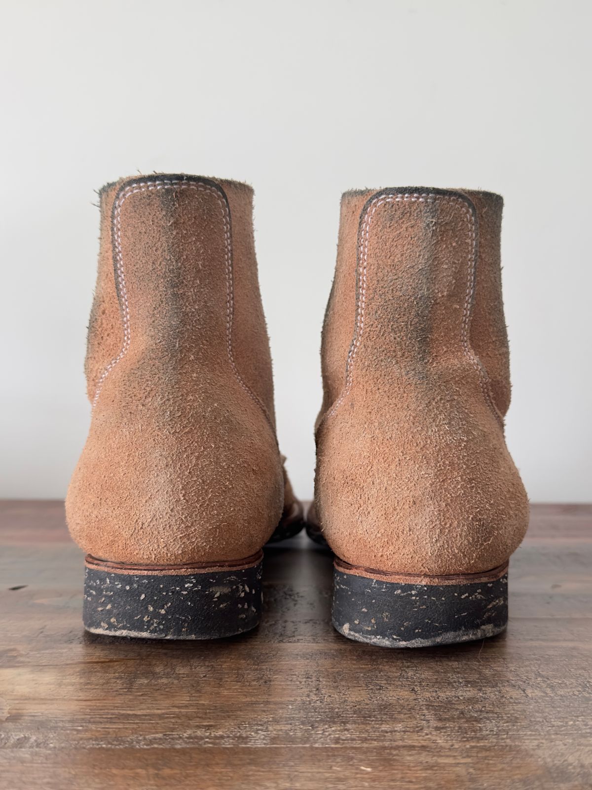 Photo by rawtofaded on April 5, 2023 of the Clinch Yeager Boots in Wickett & Craig Natural Latigo Roughout.