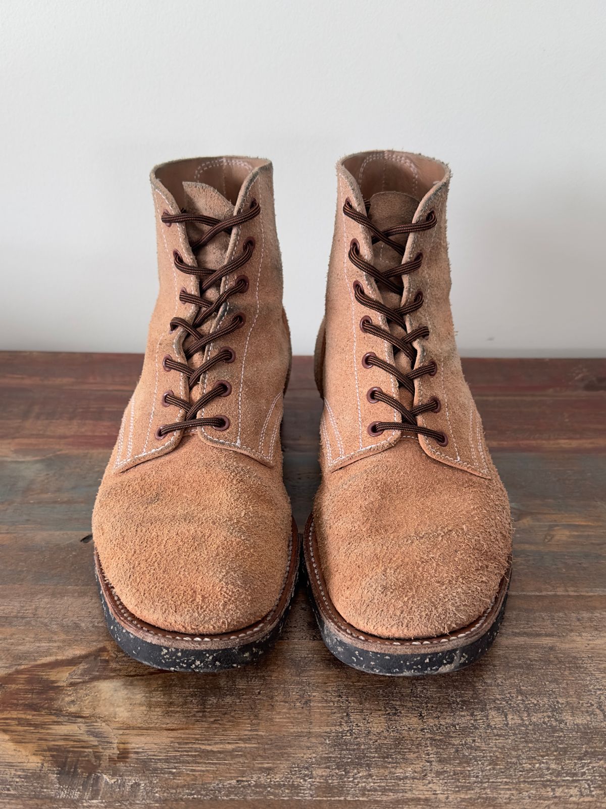 Photo by rawtofaded on April 5, 2023 of the Clinch Yeager Boots in Wickett & Craig Natural Latigo Roughout.