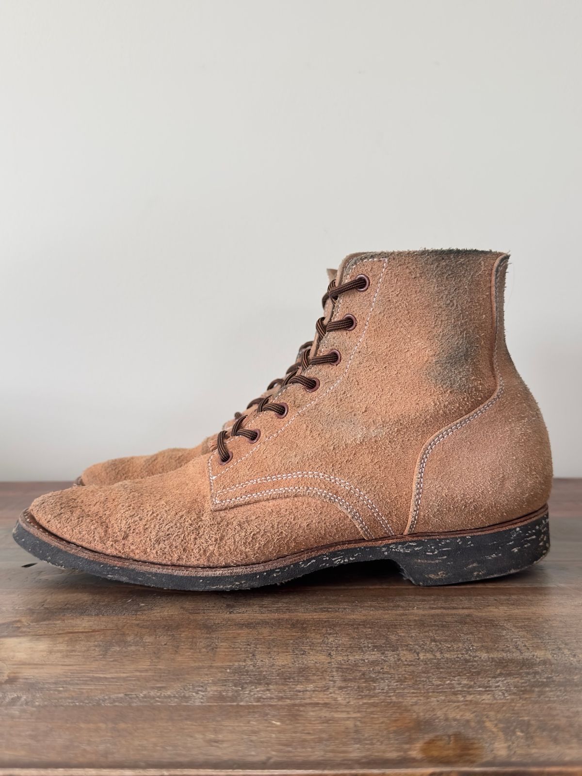 Photo by rawtofaded on April 5, 2023 of the Clinch Yeager Boots in Wickett & Craig Natural Latigo Roughout.