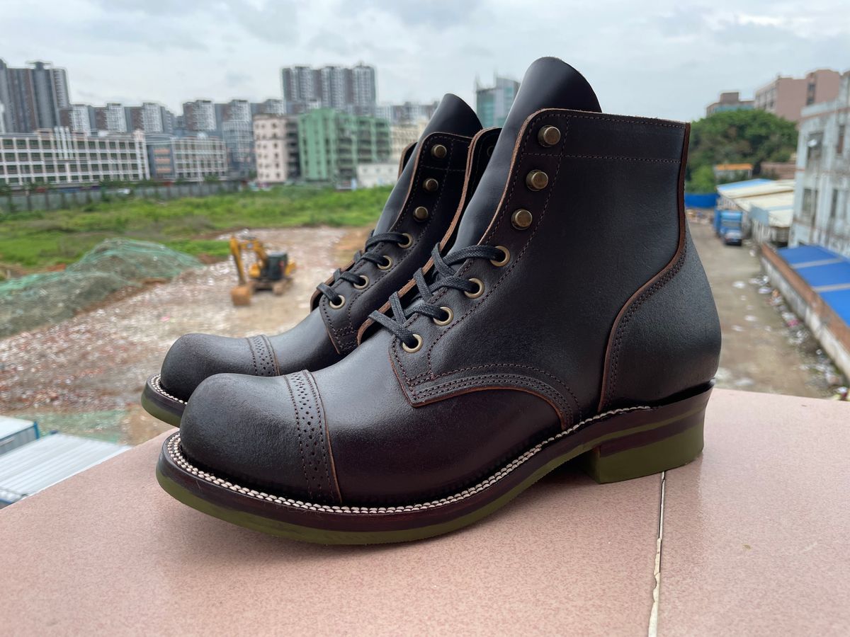 Photo by Alekirx on June 30, 2022 of the XBXS Land Boots in Horween Black Waxed Flesh.