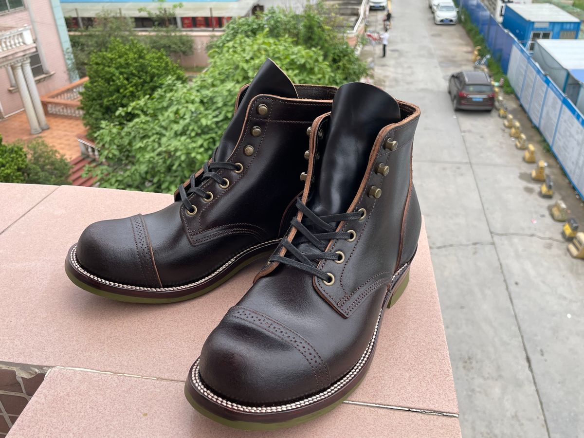 Photo by Alekirx on June 30, 2022 of the XBXS Land Boots in Horween Black Waxed Flesh.