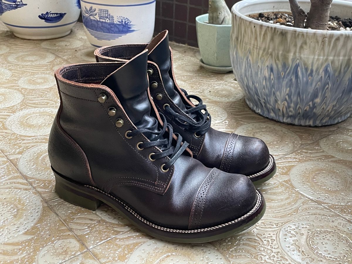 Photo by Alekirx on August 16, 2022 of the XBXS Land Boots in Horween Black Waxed Flesh.