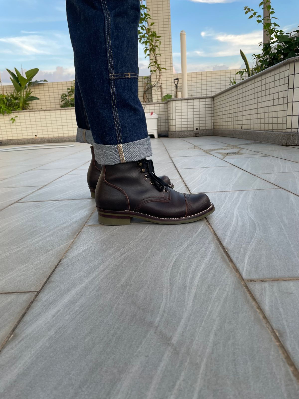 Photo by Alekirx on August 17, 2022 of the XBXS Land Boots in Horween Black Waxed Flesh.