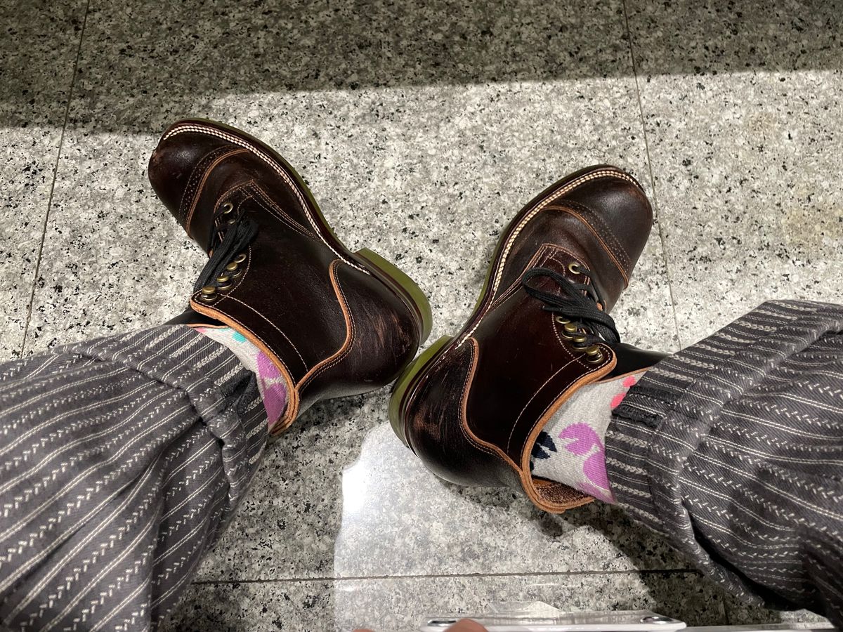 Photo by Alekirx on August 29, 2022 of the XBXS Land Boots in Horween Black Waxed Flesh.