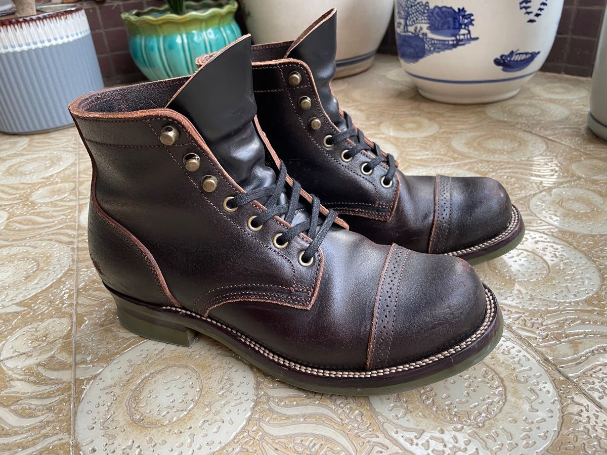 Photo by Alekirx on August 31, 2022 of the XBXS Land Boots in Horween Black Waxed Flesh.