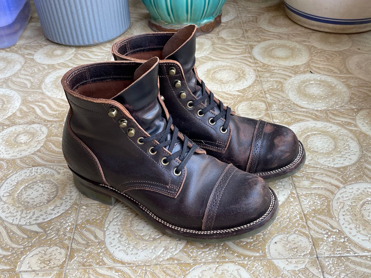 Photo by Alekirx on September 30, 2022 of the XBXS Land Boots in Horween Black Waxed Flesh.