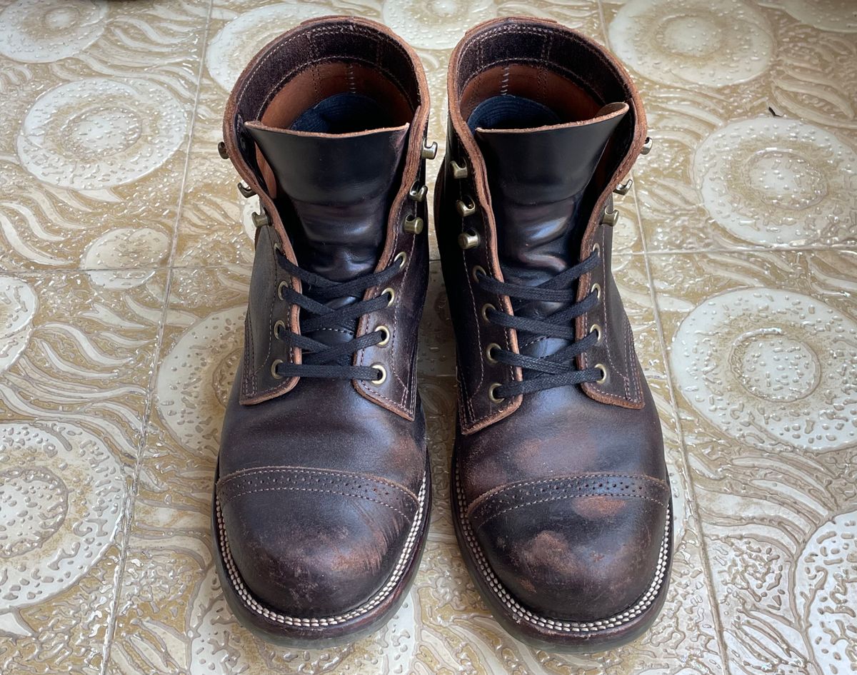 Photo by Alekirx on September 30, 2022 of the XBXS Land Boots in Horween Black Waxed Flesh.
