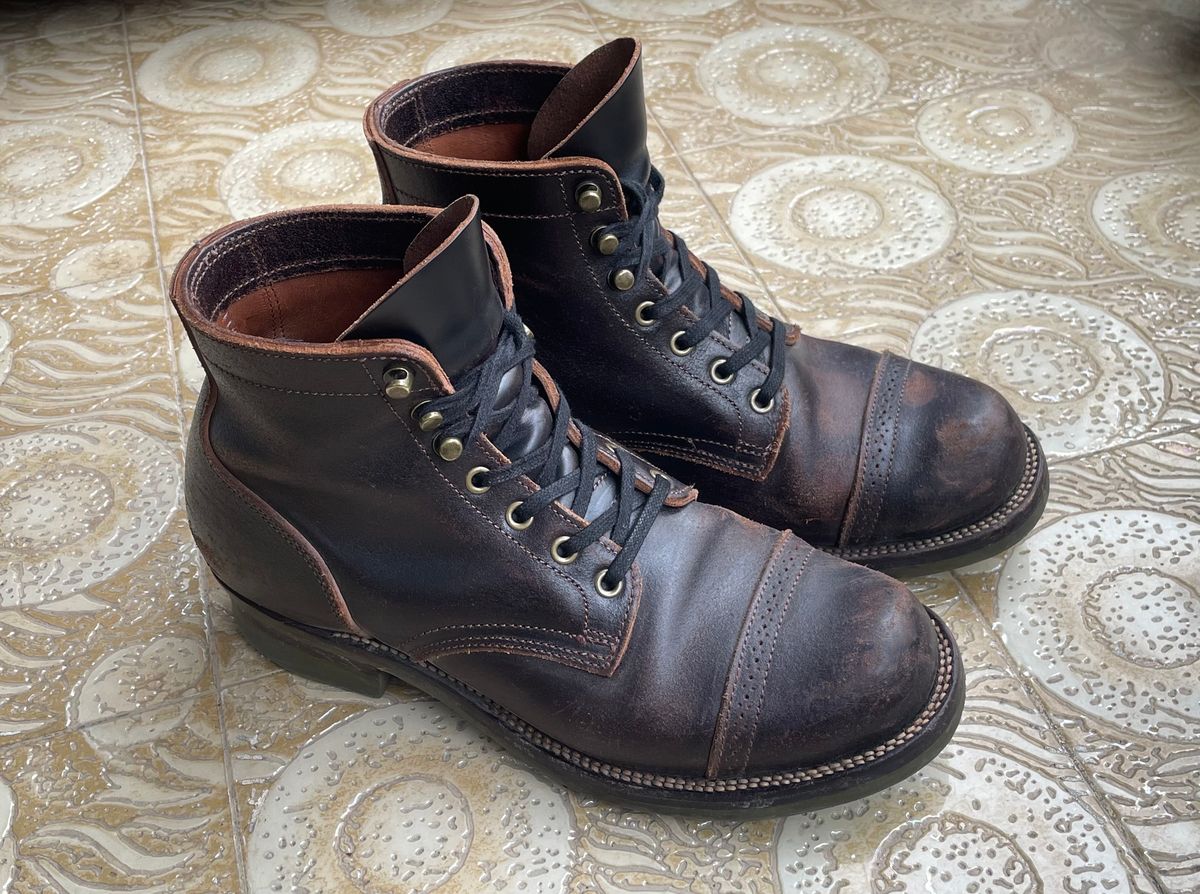 Photo by Alekirx on November 30, 2022 of the XBXS Land Boots in Horween Black Waxed Flesh.