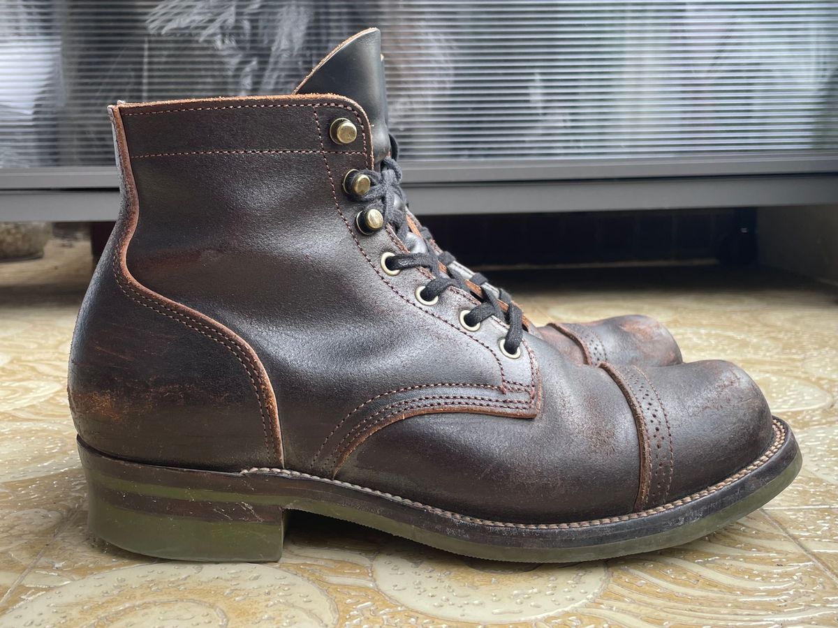 Photo by Alekirx on December 1, 2022 of the XBXS Land Boots in Horween Black Waxed Flesh.
