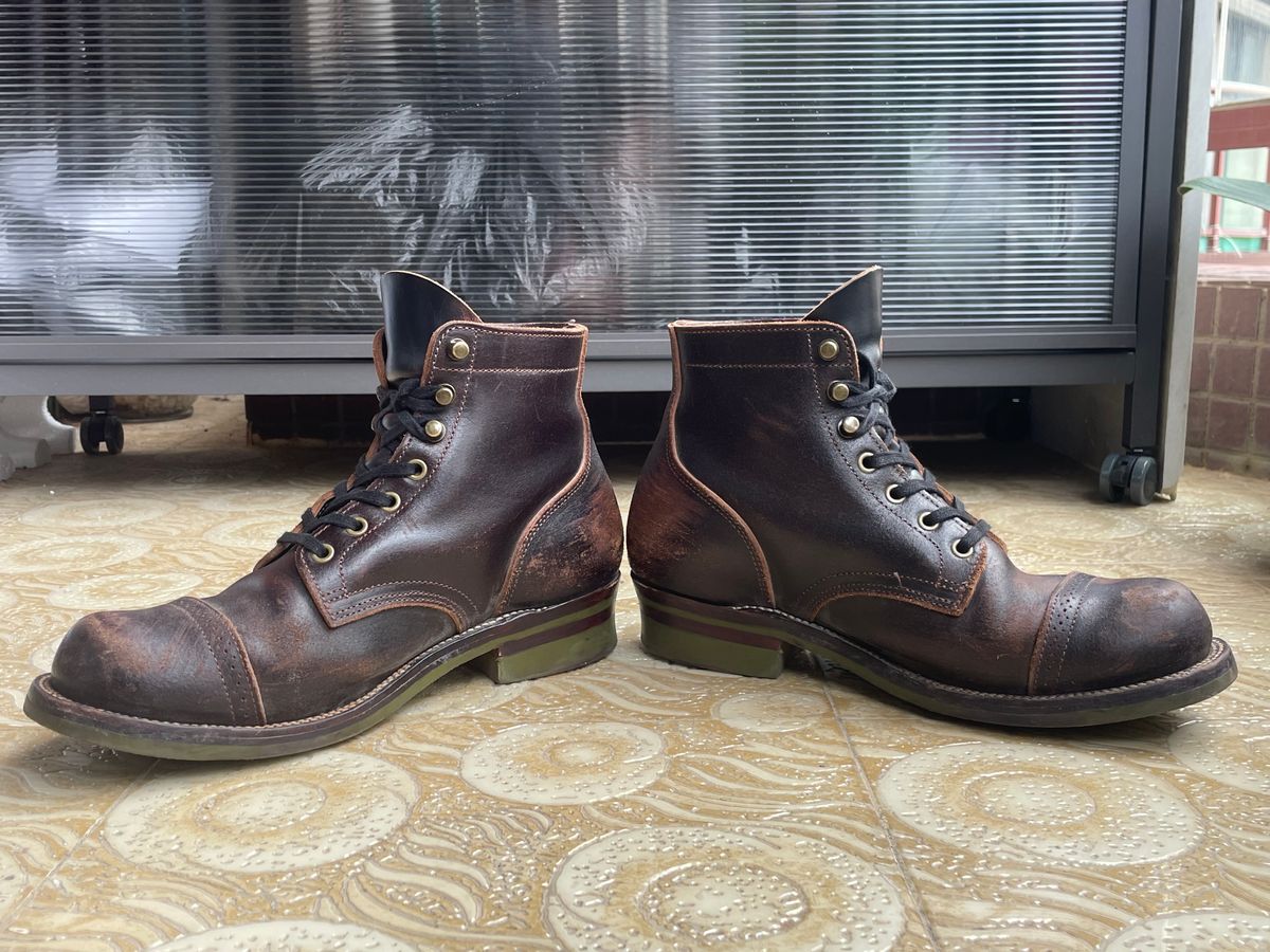 Photo by Alekirx on December 1, 2022 of the XBXS Land Boots in Horween Black Waxed Flesh.