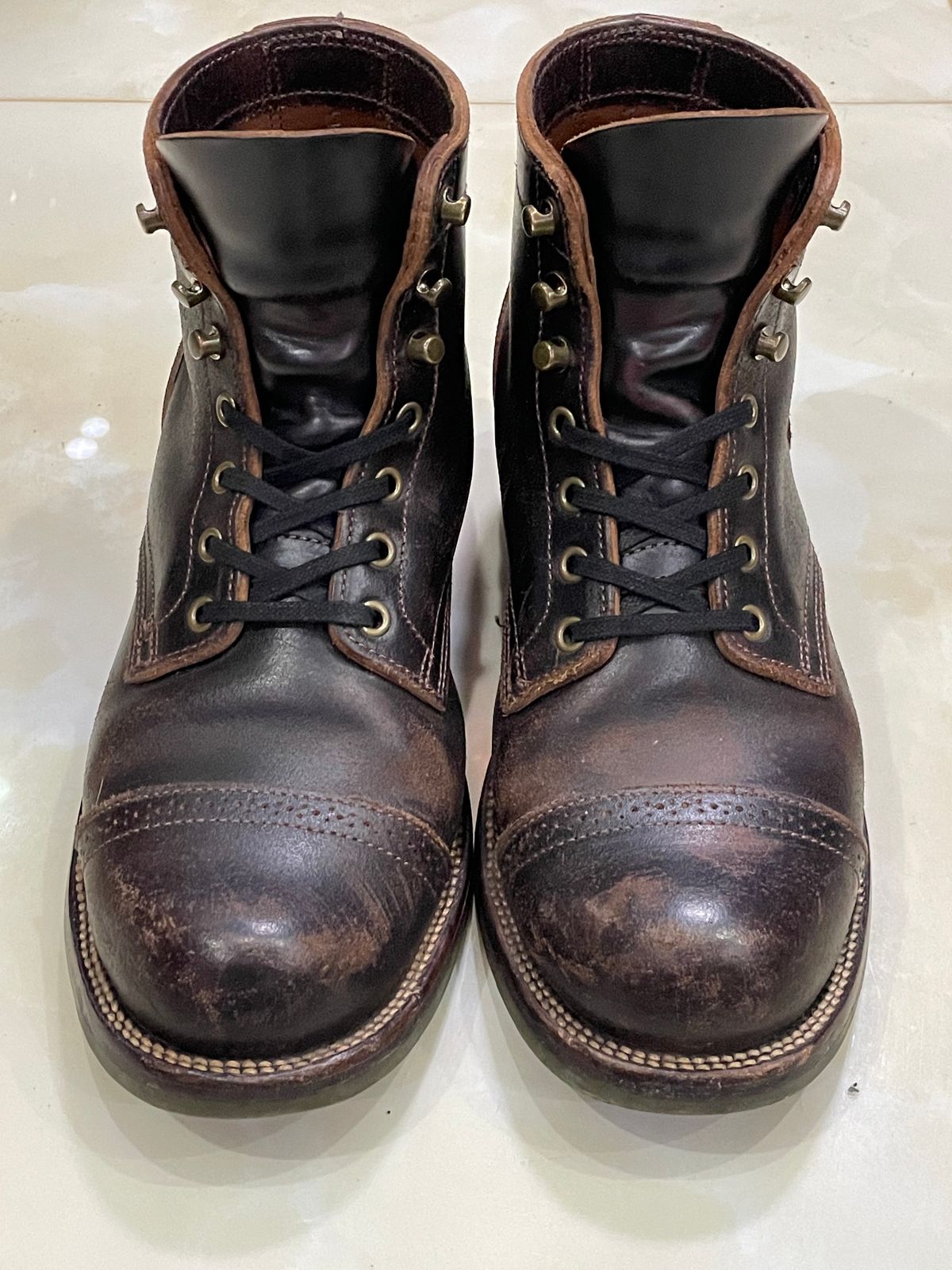 Photo by Alekirx on January 5, 2023 of the XBXS Land Boots in Horween Black Waxed Flesh.