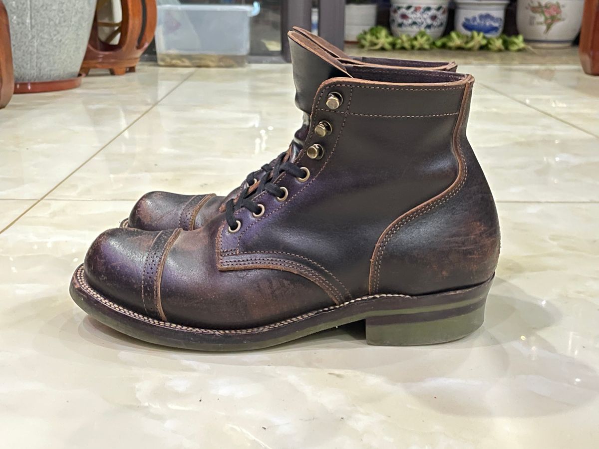 Photo by Alekirx on January 5, 2023 of the XBXS Land Boots in Horween Black Waxed Flesh.