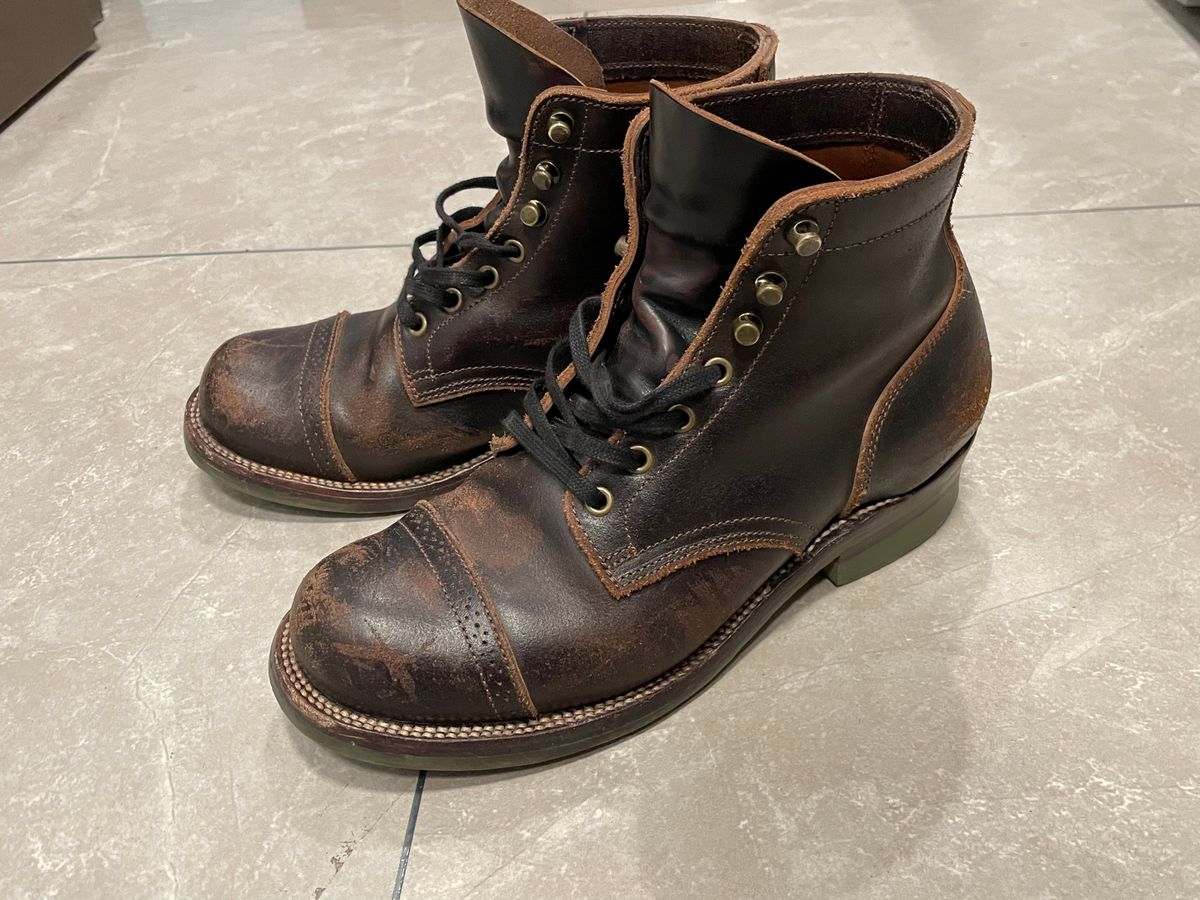 Photo by Alekirx on February 18, 2023 of the XBXS Land Boots in Horween Black Waxed Flesh.