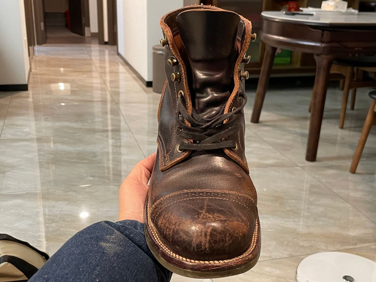 Photo by Alekirx on February 18, 2023 of the XBXS Land Boots in Horween Black Waxed Flesh.