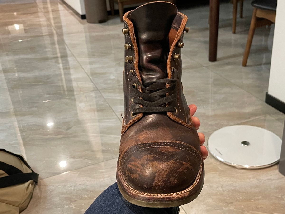 Photo by Alekirx on February 18, 2023 of the XBXS Land Boots in Horween Black Waxed Flesh.