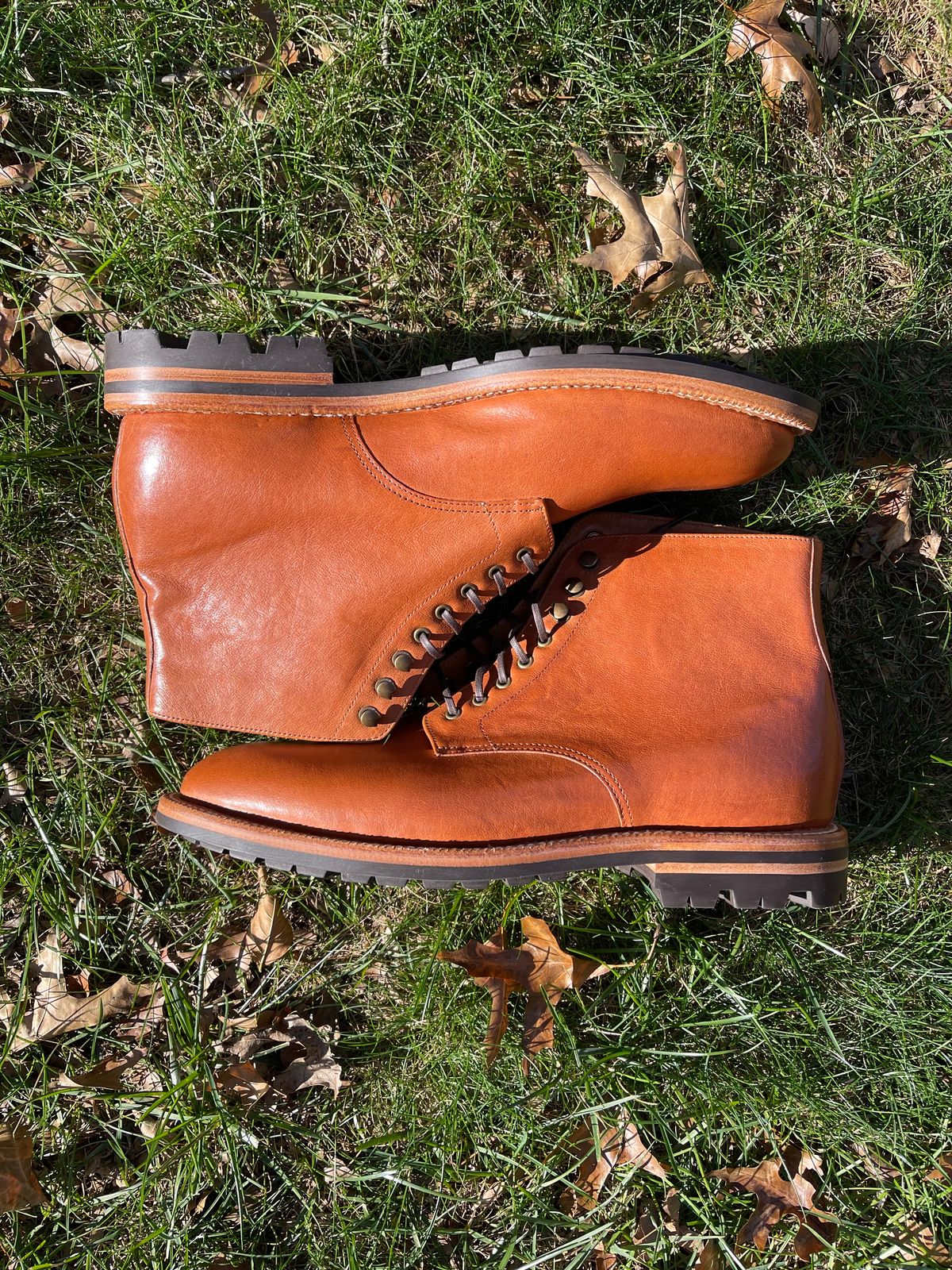 Photo by Btins on November 1, 2023 of the Grant Stone Edward Boot in Incas Rust Kangaroo.