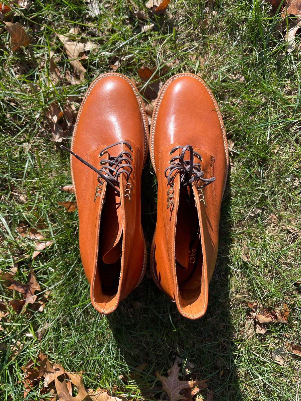 Photo by Btins on November 1, 2023 of the Grant Stone Edward Boot in Incas Rust Kangaroo.