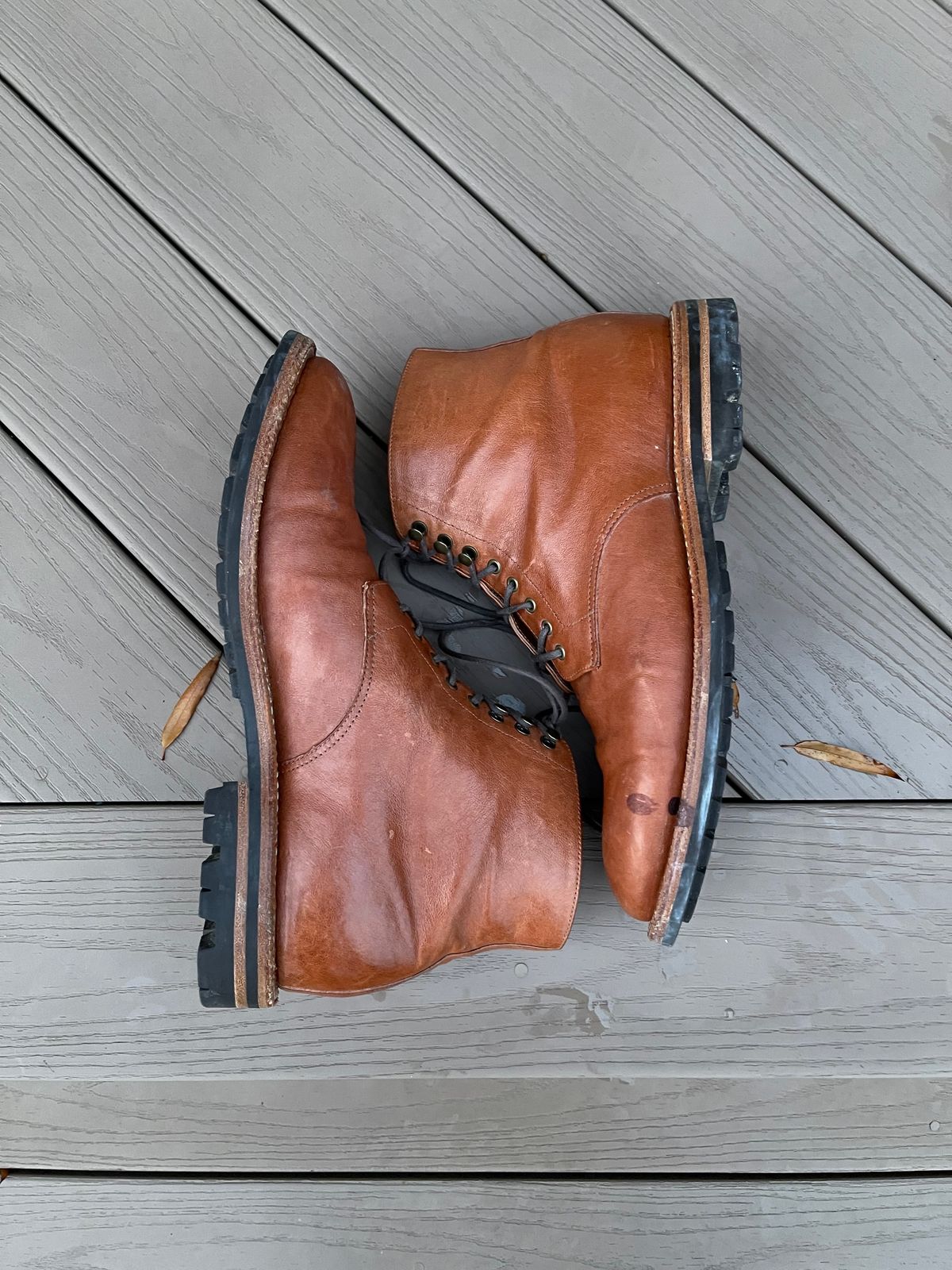 Photo by Btins on December 3, 2023 of the Grant Stone Edward Boot in Incas Rust Kangaroo.