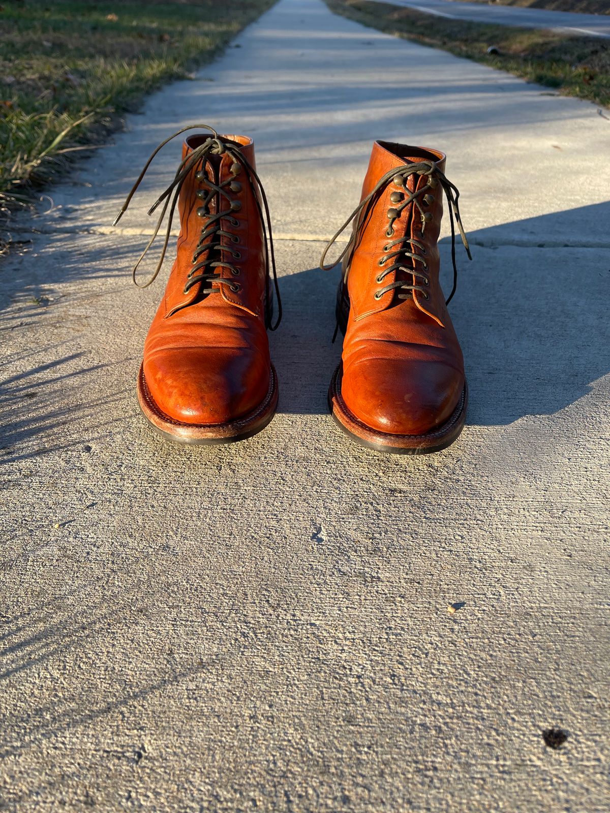 Photo by Btins on February 4, 2024 of the Grant Stone Edward Boot in Incas Rust Kangaroo.