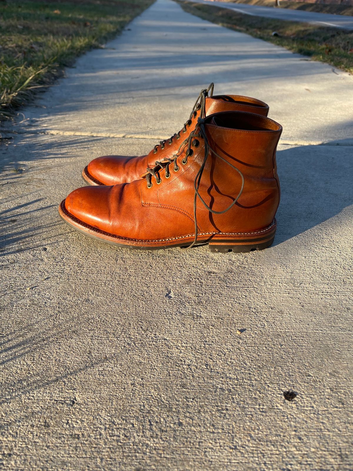 Photo by Btins on February 4, 2024 of the Grant Stone Edward Boot in Incas Rust Kangaroo.