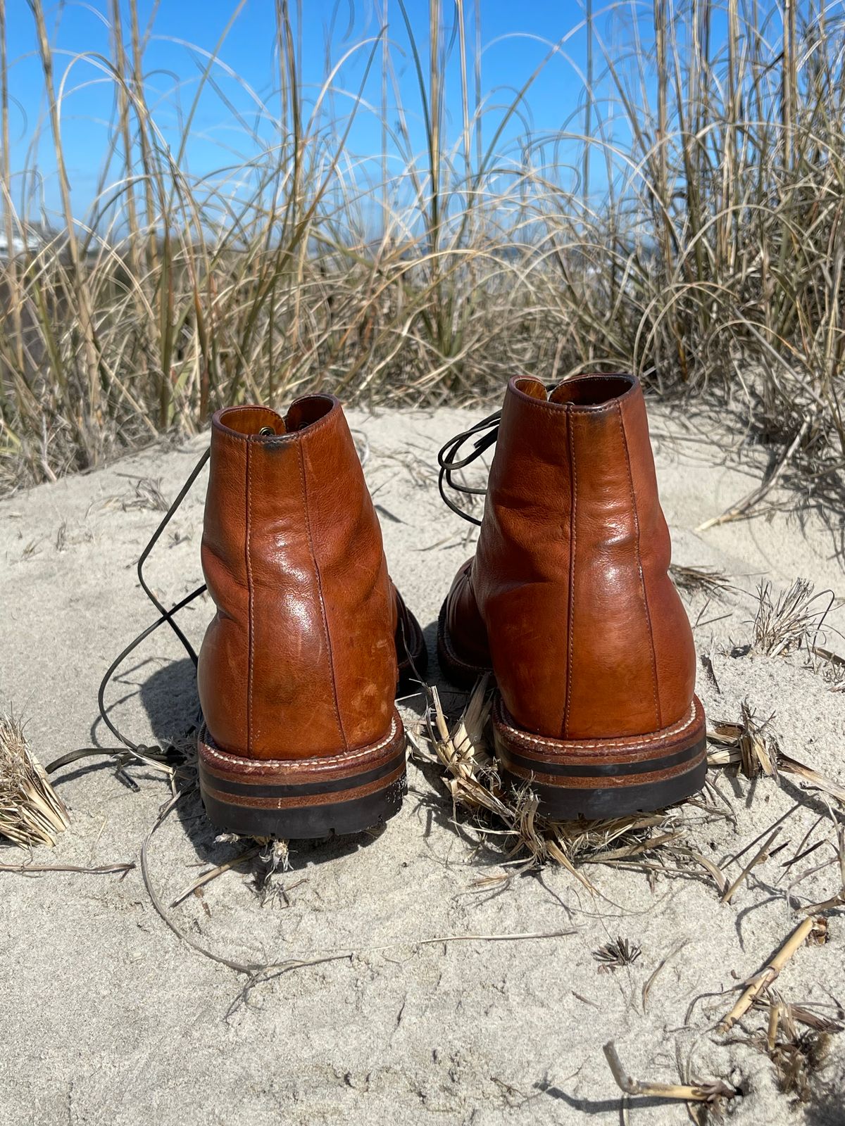 Photo by Btins on March 3, 2024 of the Grant Stone Edward Boot in Incas Rust Kangaroo.