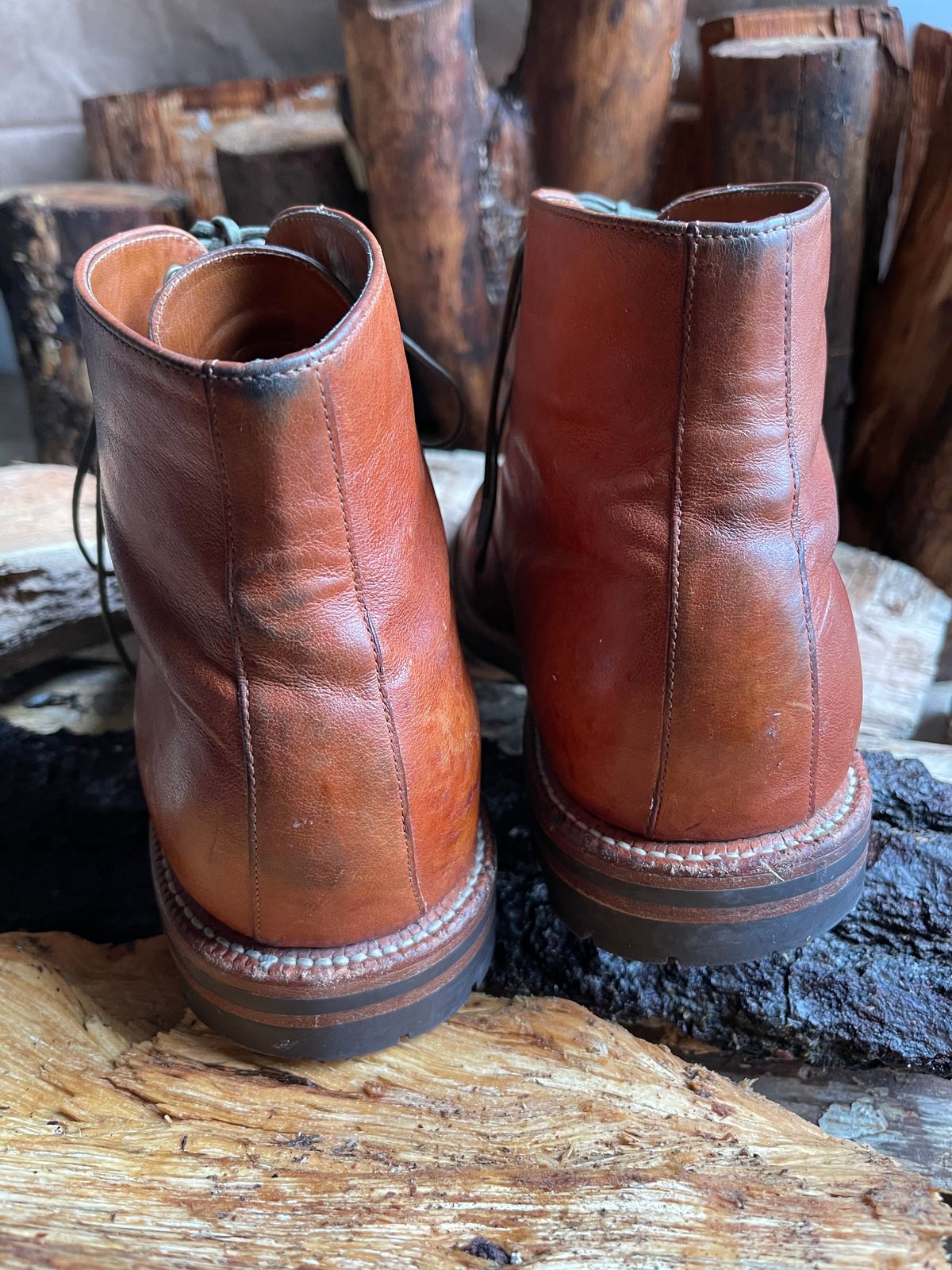 Photo by Btins on April 5, 2024 of the Grant Stone Edward Boot in Incas Rust Kangaroo.