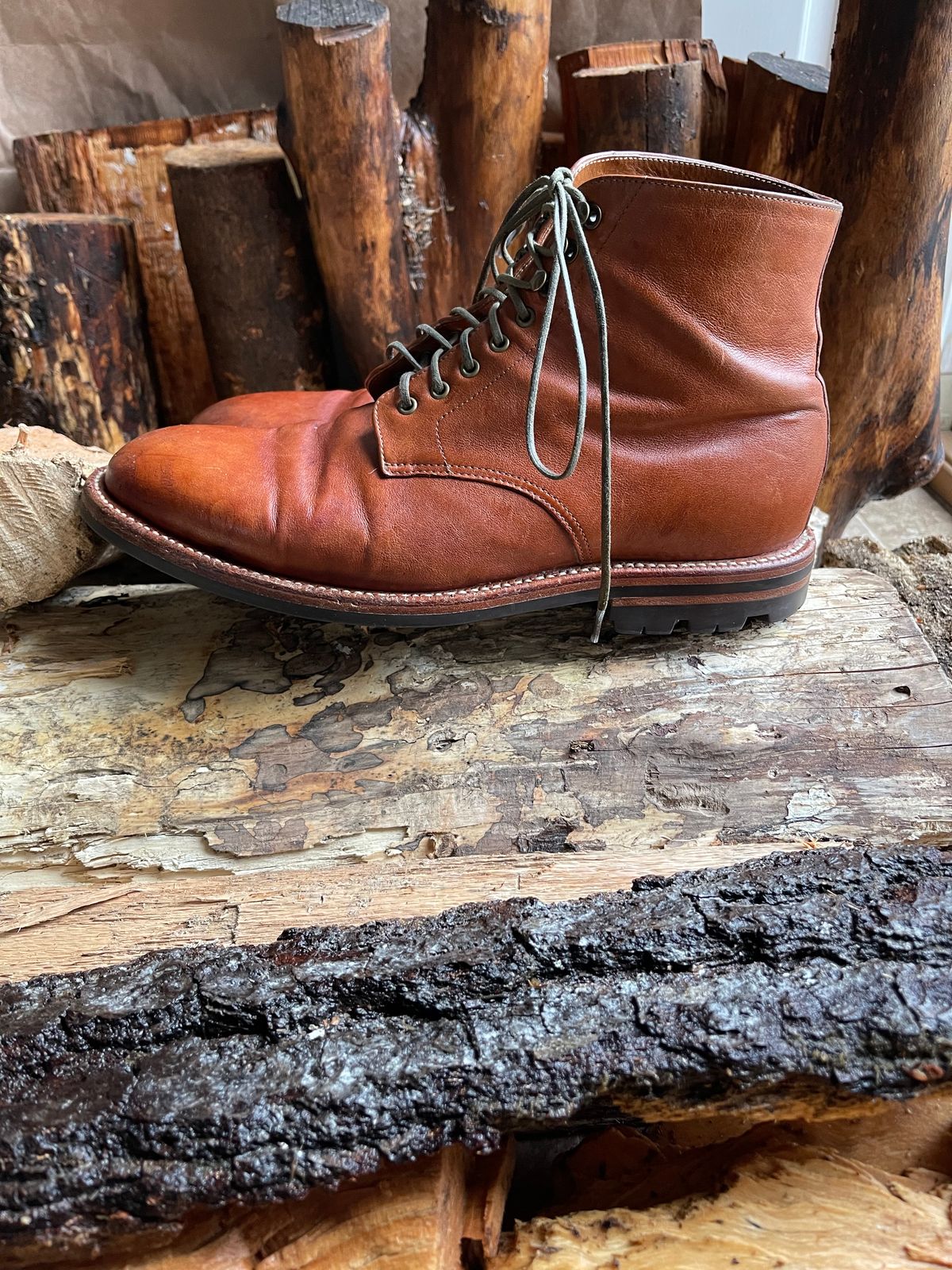 Photo by Btins on April 5, 2024 of the Grant Stone Edward Boot in Incas Rust Kangaroo.