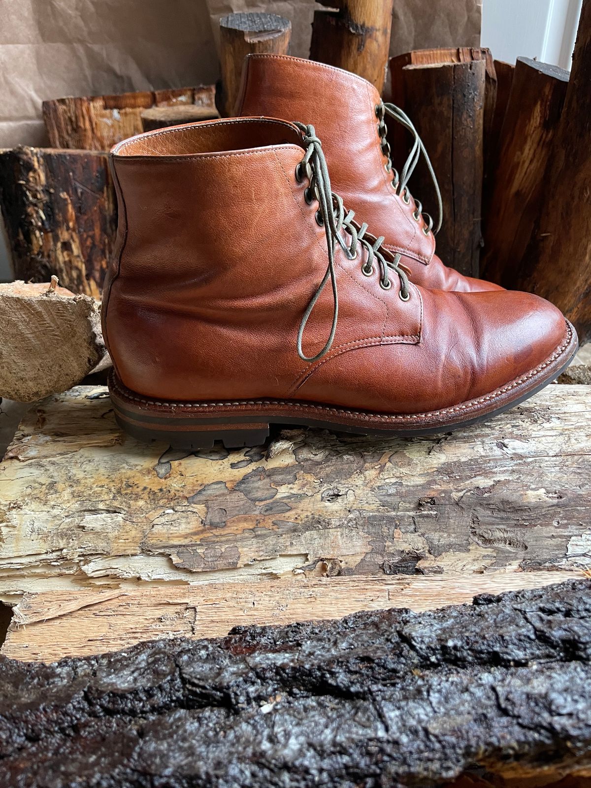 Photo by Btins on April 5, 2024 of the Grant Stone Edward Boot in Incas Rust Kangaroo.